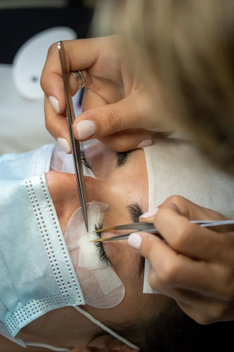 تطبيق احترافي للحجم الروسي، لقطة قريبة دقيقة